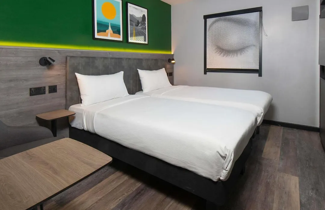 Ibis Styles London Gatwick Airport-1