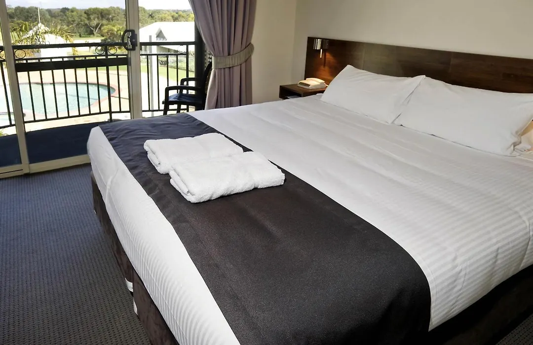 Mercure Bunbury Sanctuary Golf Resort-1