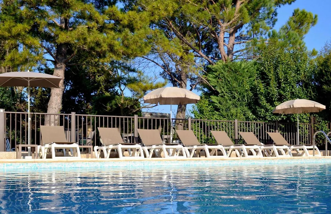 Ibis Avignon Sud-1