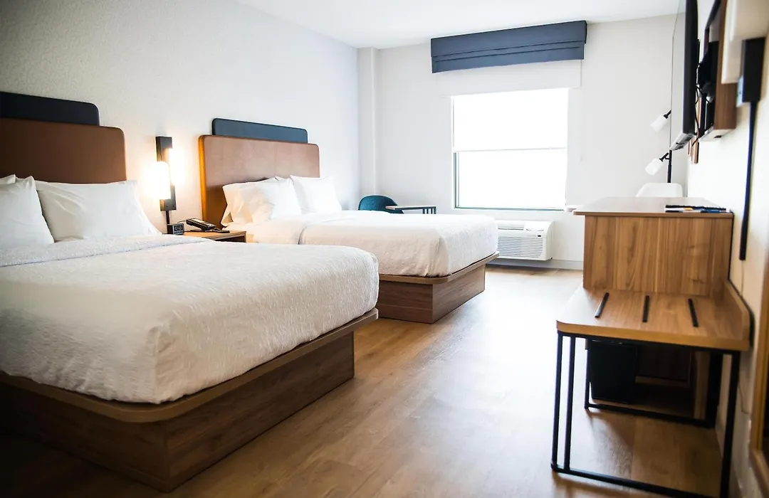 Hampton Inn & Suites Laval-1