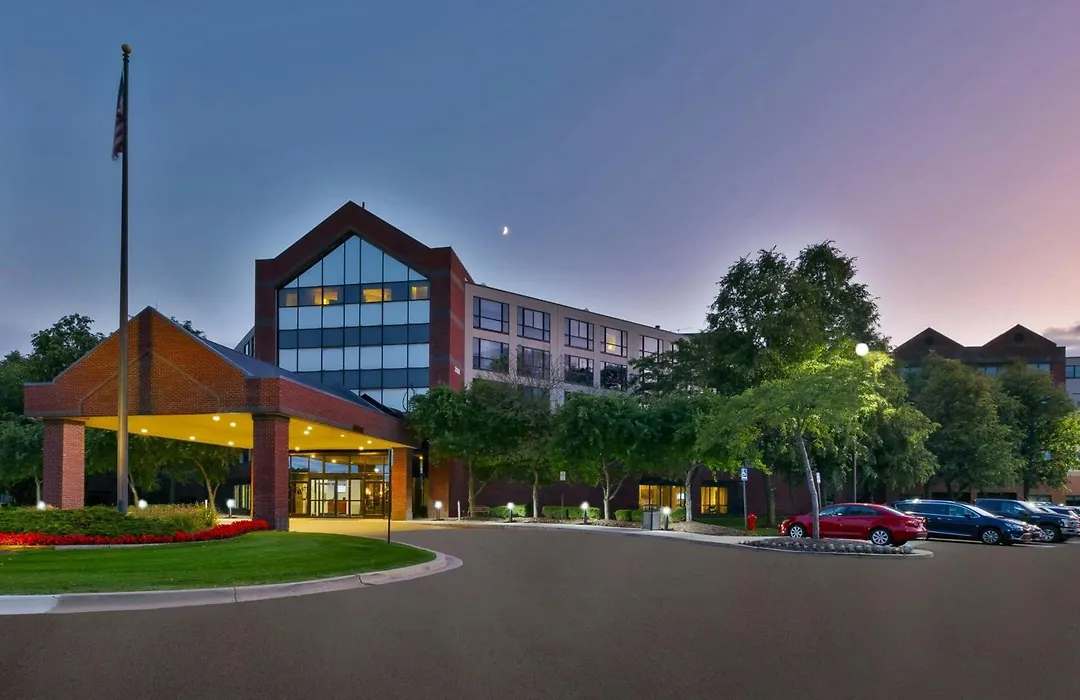 Hotel Auburn Hills-1