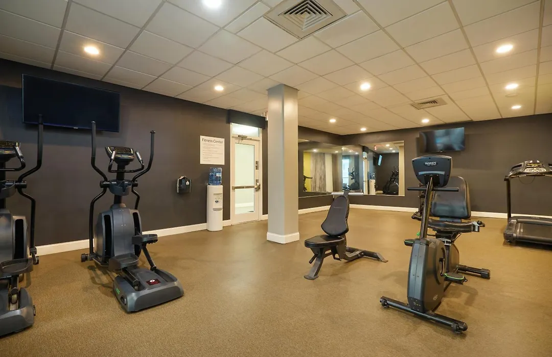 Cottonwood Airport & Expo Hotel Louisville-1