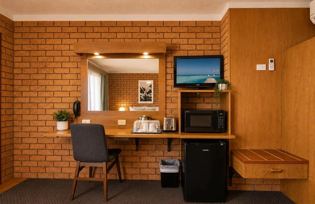 Royal Palms Motor Inn-1