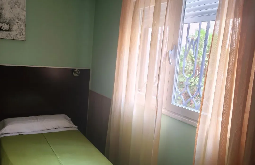 Hostal Avenida Barajas-1