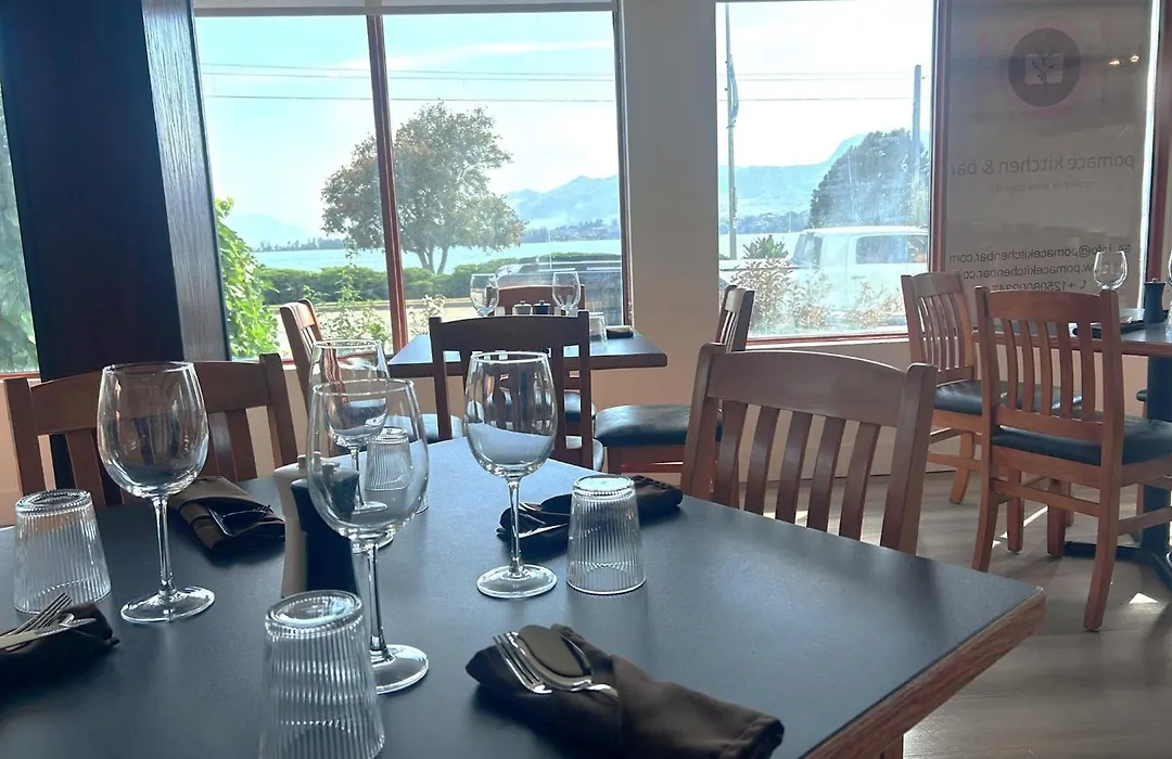 Holiday Inn Hotel & Suites Osoyoos By Ihg-1