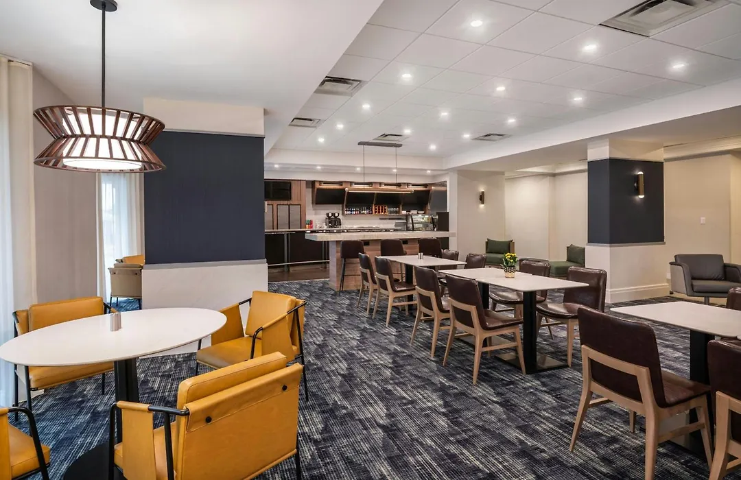 Courtyard By Marriott Toronto Airport-1