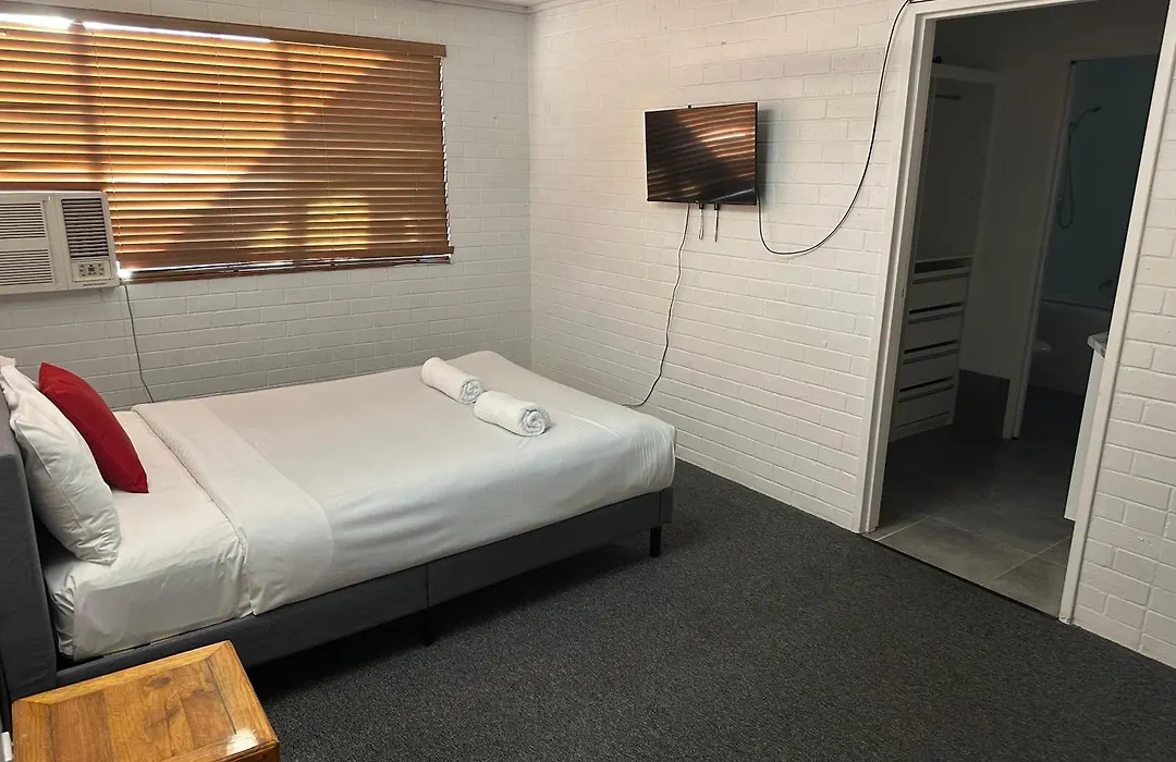 Allan Cunningham Motel-1
