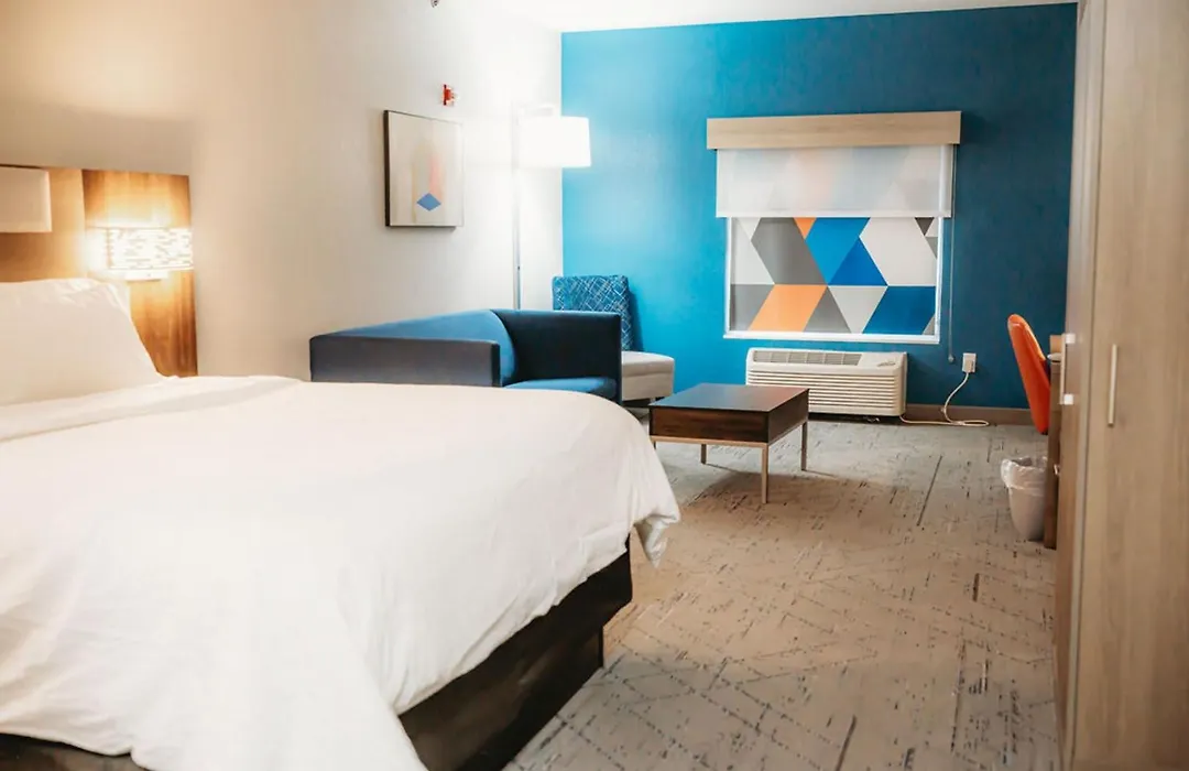 Holiday Inn Express Hotel & Suites Center By Ihg-1
