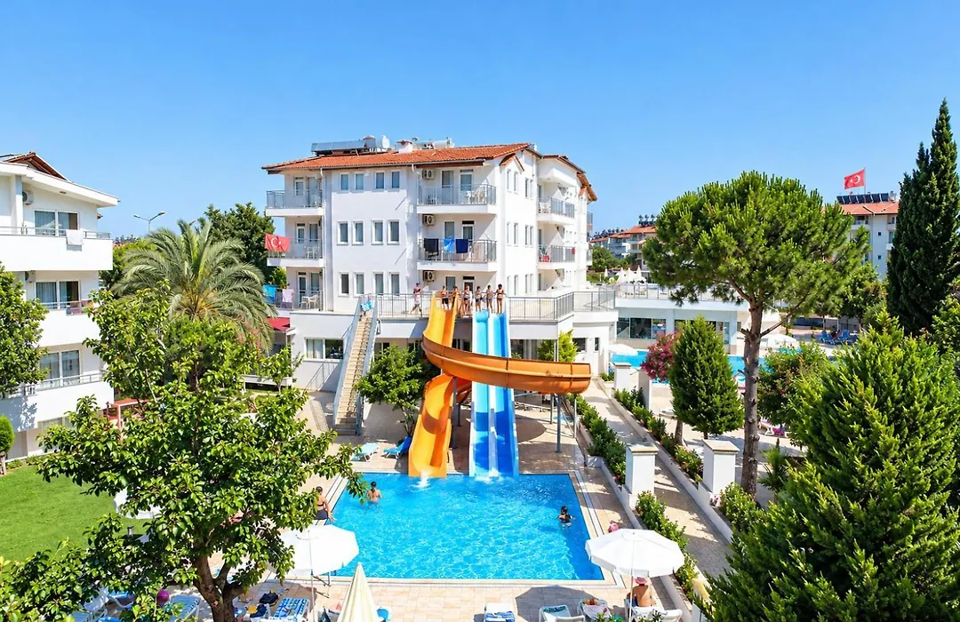 Catty Cats Garden Hotel-1