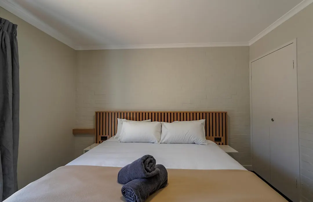 Redhill Cooma Motor Inn-1