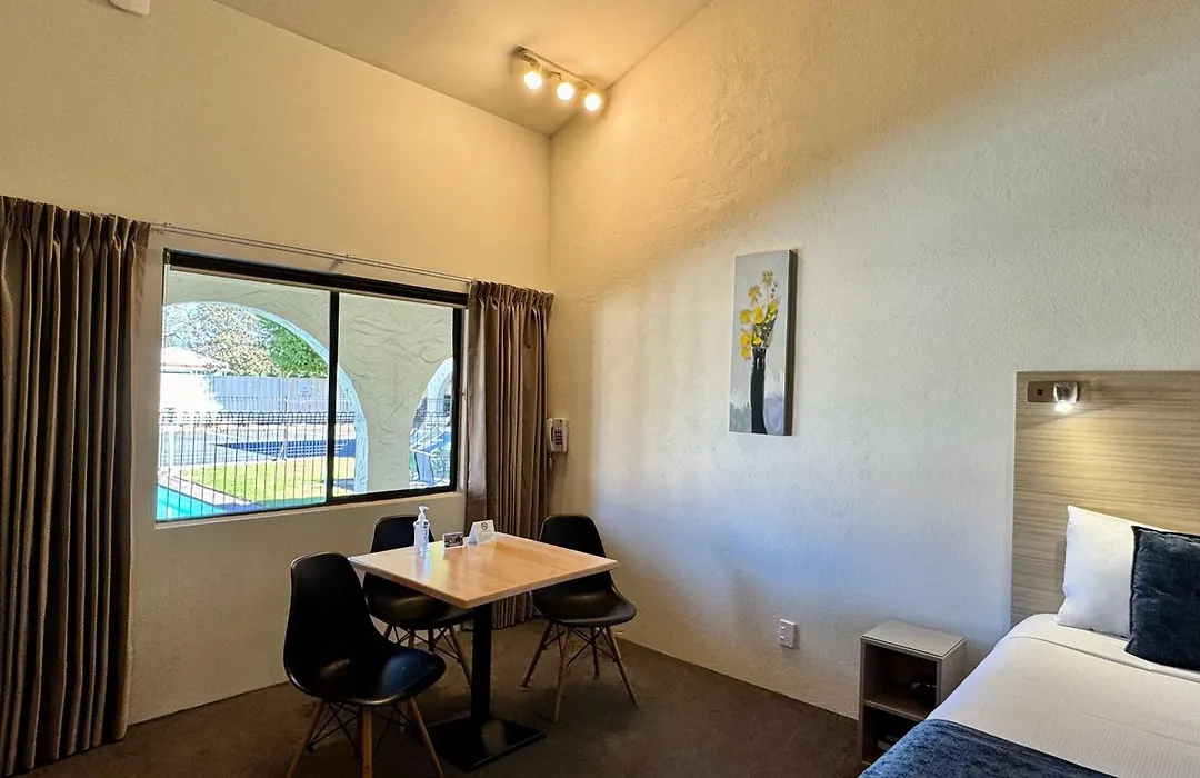 Captains Quarters Motor Inn-1