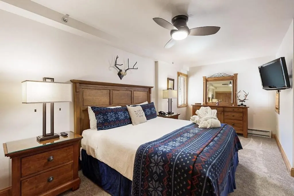 Lion Square Lodge-1
