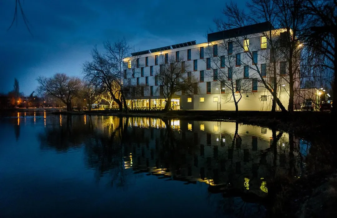 Best Western Plus Lakeside Hotel-1