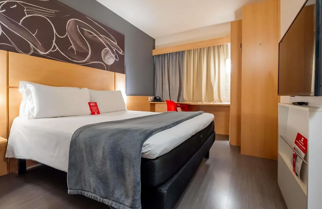 Ibis Porto Alegre Assis Brasil - Estacionamento Gratuito Para Hospedes-1