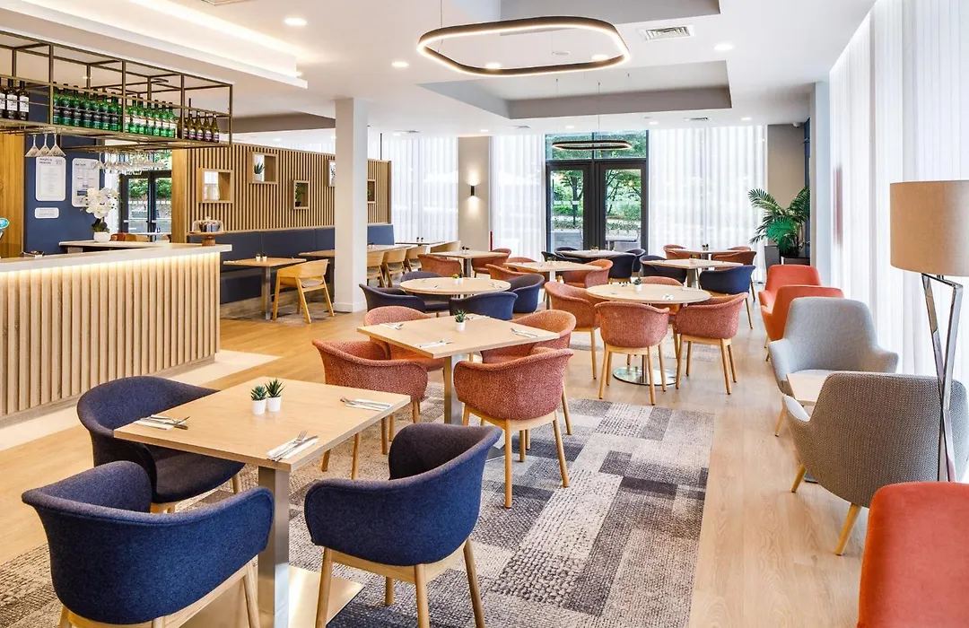 Holiday Inn Express London - Excel By Ihg-1