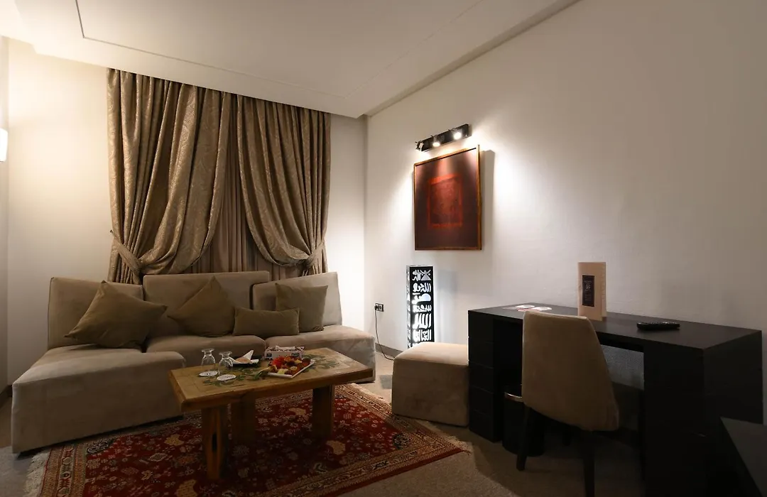 Business Hotel-1