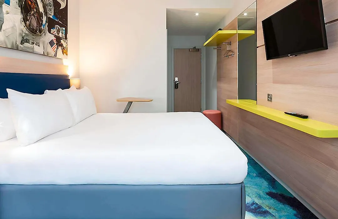 Ibis Styles London Heathrow Airport-1