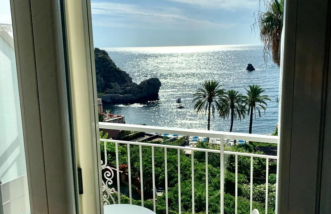 B&B A Due Passi Dal Mare-1