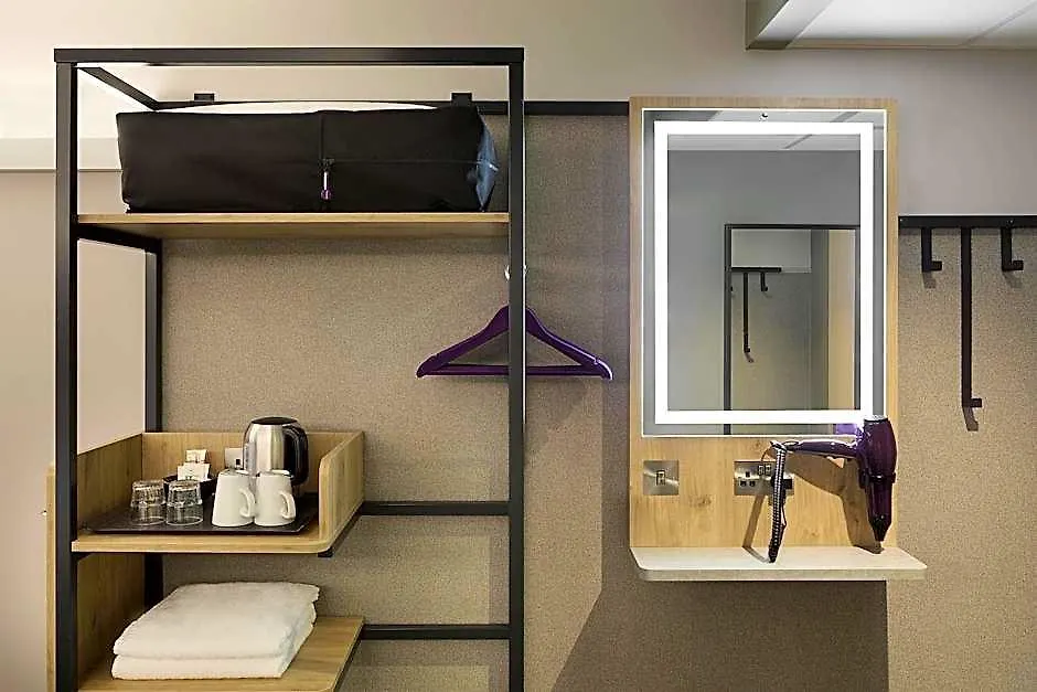 Premier Inn London Bank-1