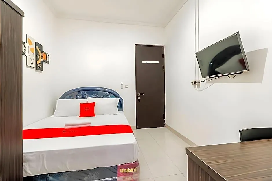 Reddoorz Plus Near Trisakti University-1