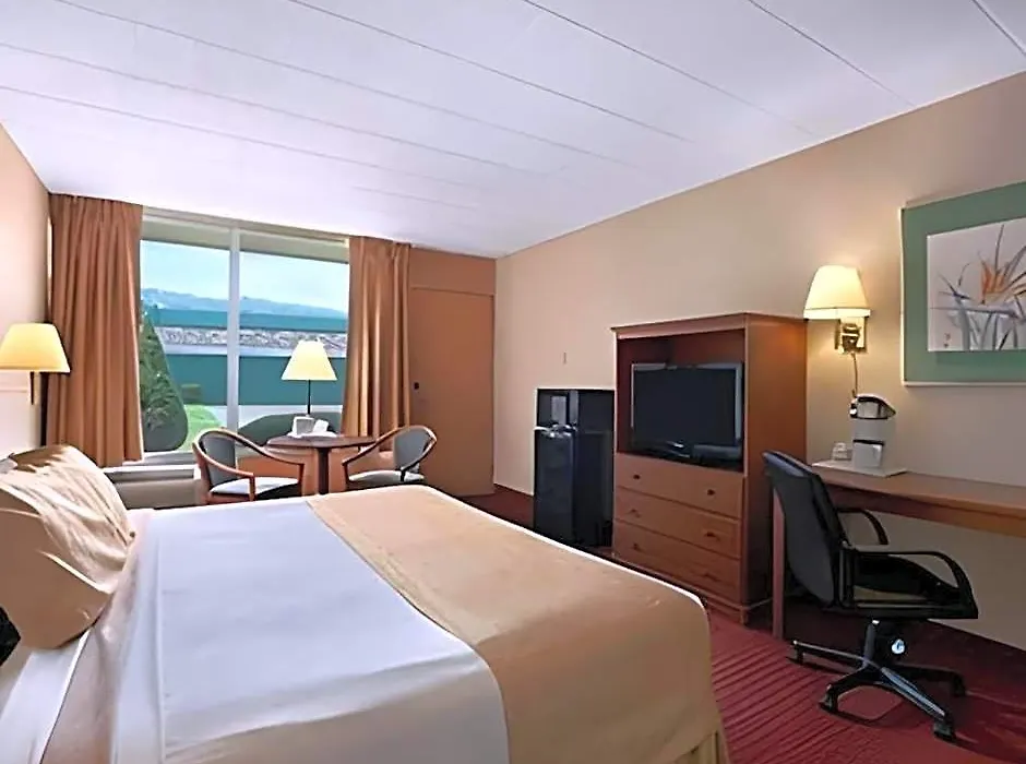 Days Inn By Wyndham Butler Conference Center-1