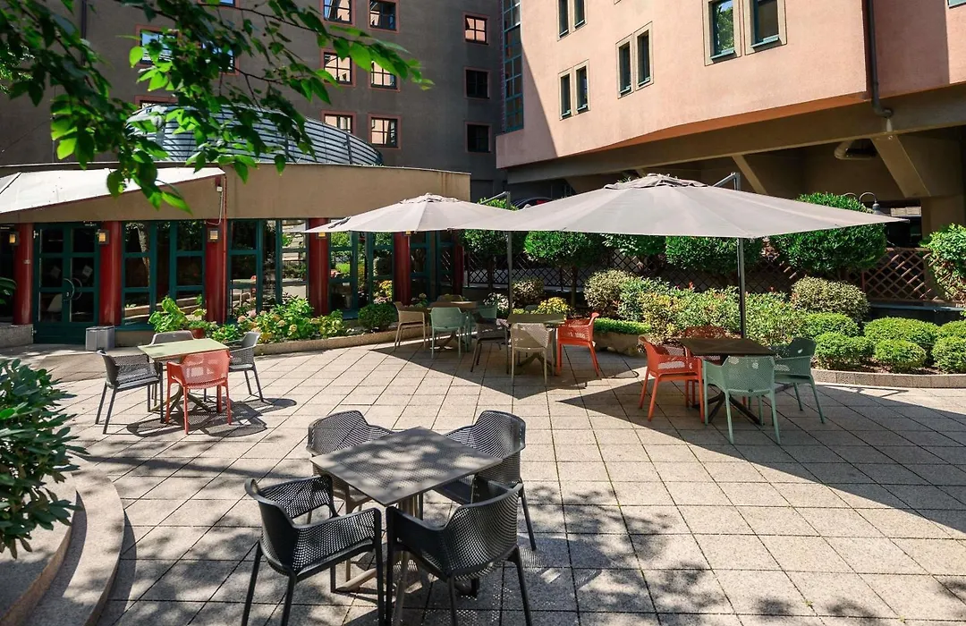 Ibis Budapest Heroes Square-1