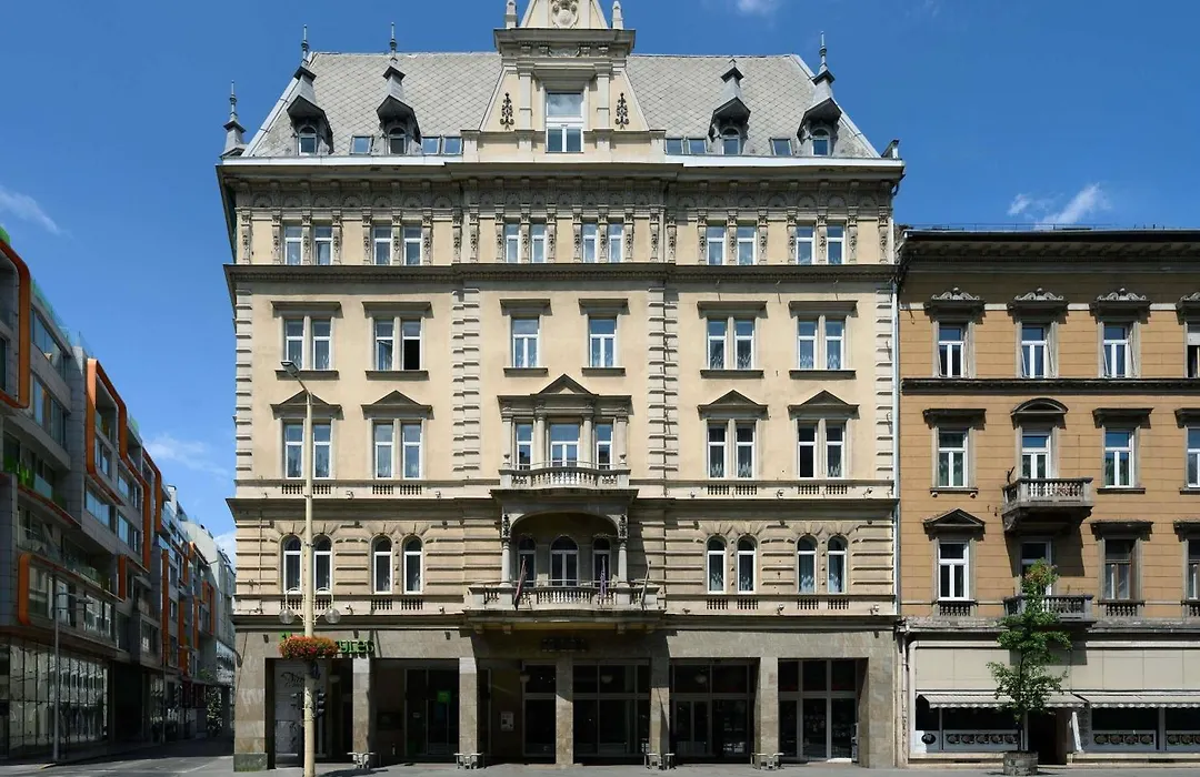 Ibis Styles Budapest Center-1