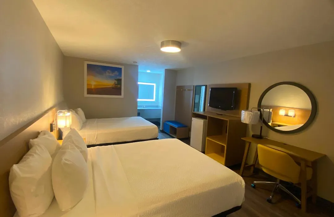 Days Inn & Suites By Wyndham Albuquerque West-1