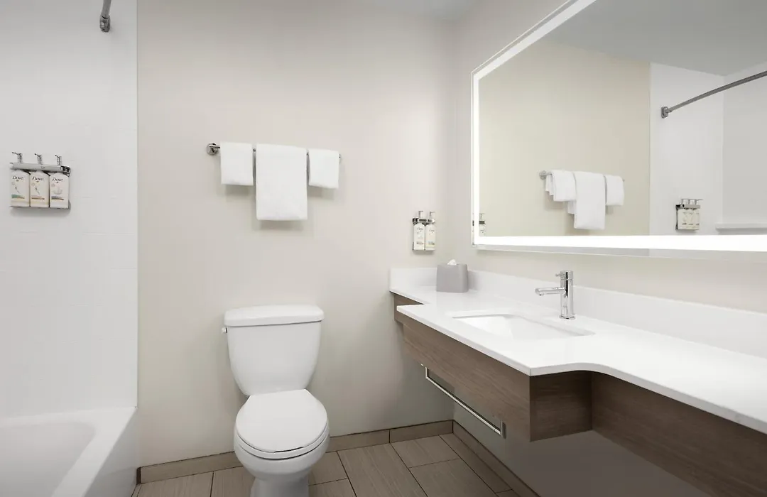 Holiday Inn Express & Suites Greensboro - Airport Area By Ihg-1