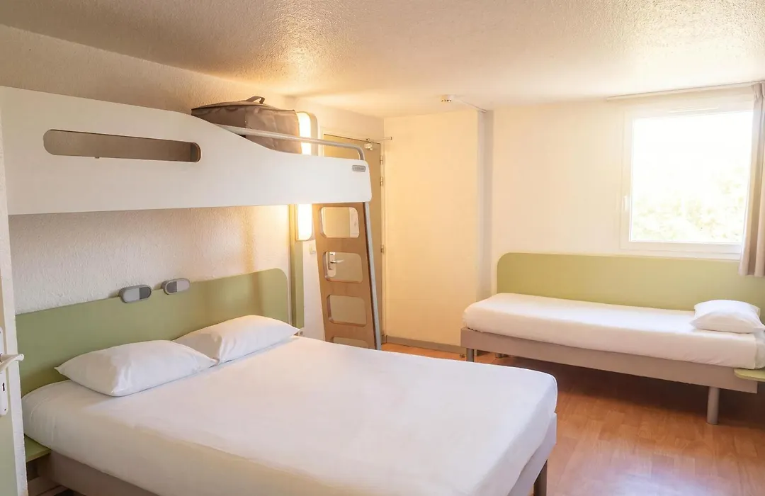 Ibis Budget Tarbes-1