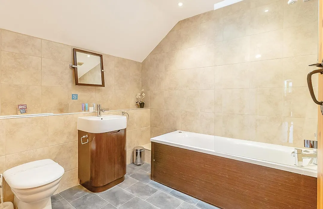 Tilford Woods Lodge Retreat-1