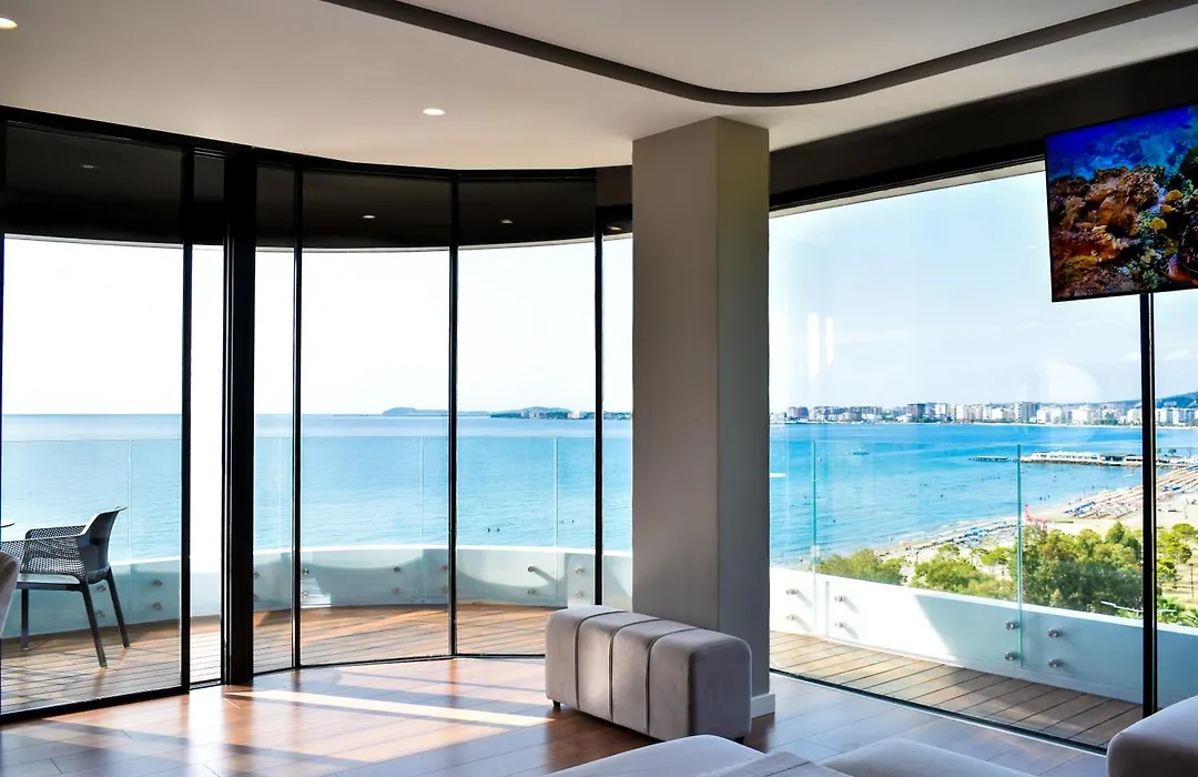 Yacht Hotel-1