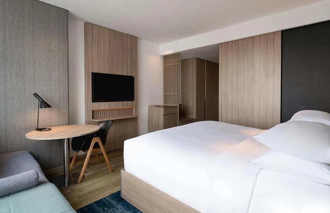 Courtyard By Marriott Phnom Penh-1