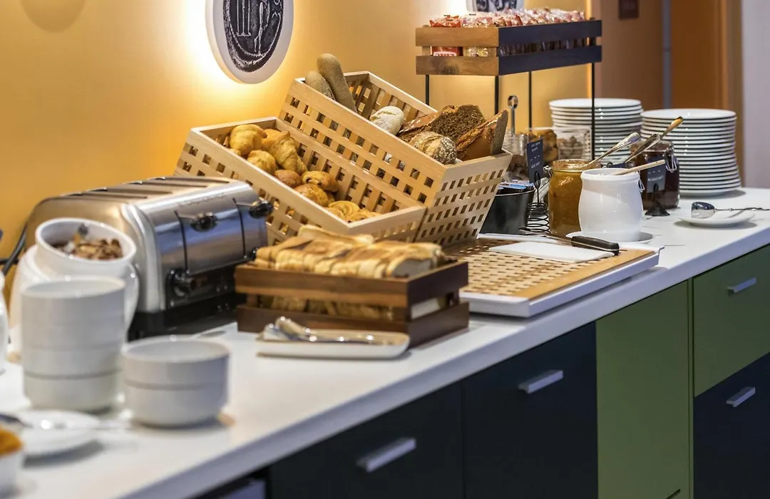 Ibis Styles Athens Routes-1