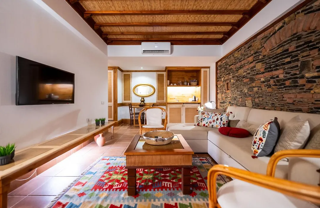 El Vino Hotel & Suites-1