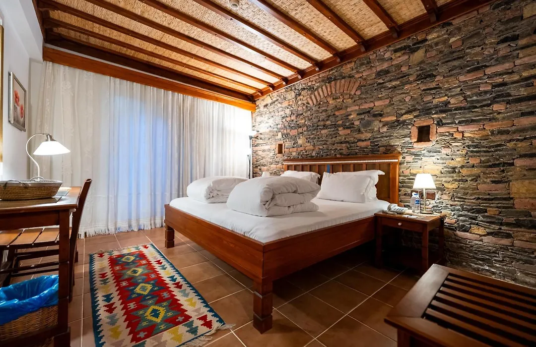El Vino Hotel & Suites-1