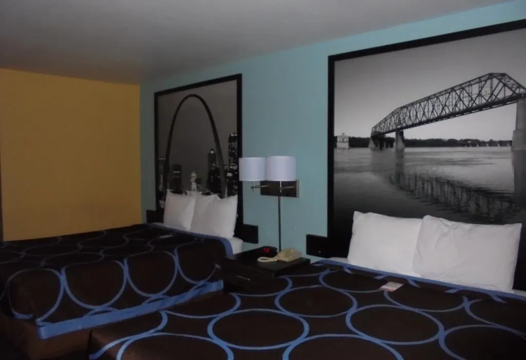 Super 8 By Wyndham Okawville-1
