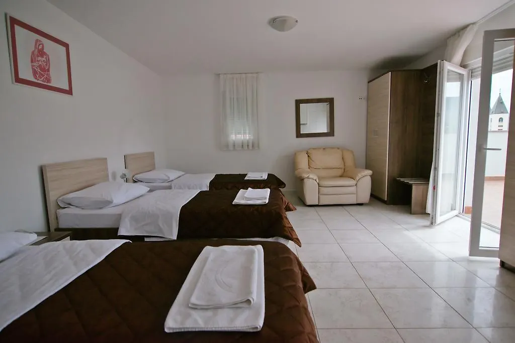 Hotel Lux-1