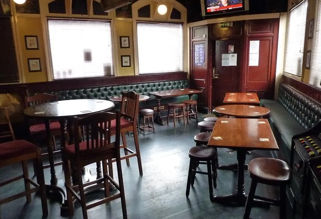 Shanahans B&B With Sports Bar-1