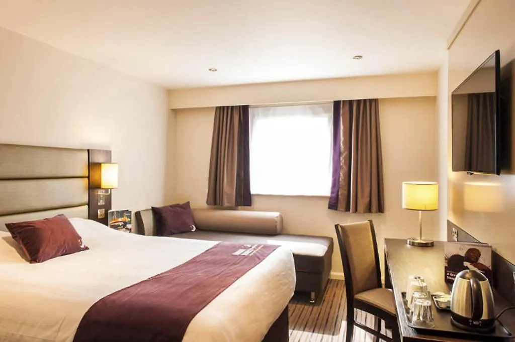 Premier Inn Falkirk - Larbert-1