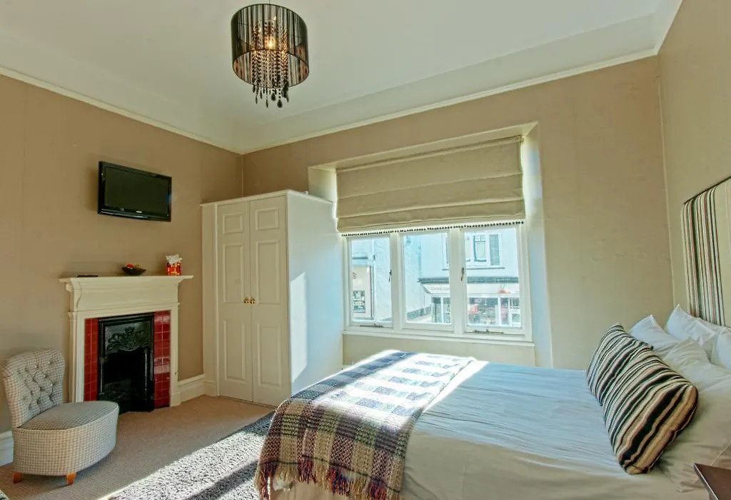 Monties Guest House - Adults Only-1