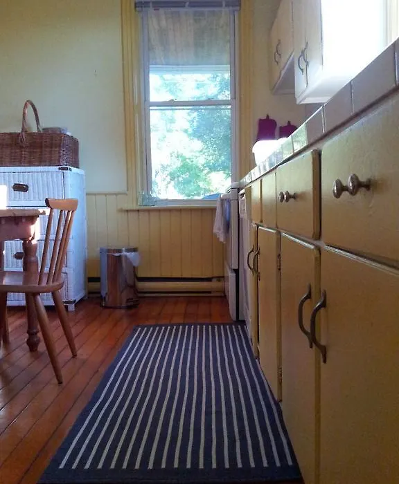 Laura'S Bed & Breakfast-1