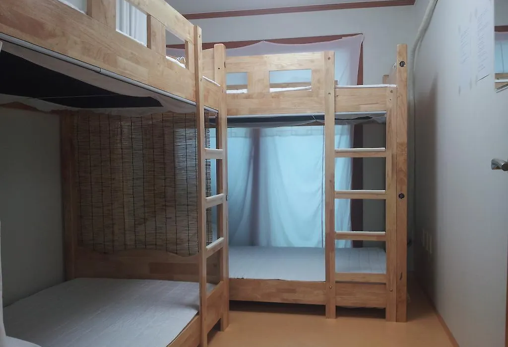 Happytree Guesthouse-1
