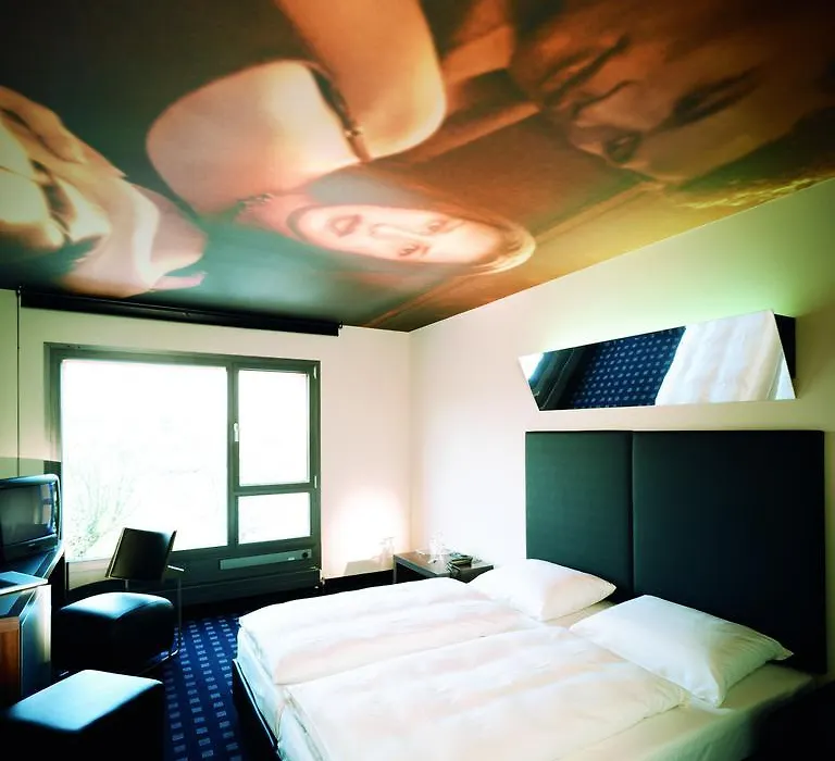 Kult Hotel-1