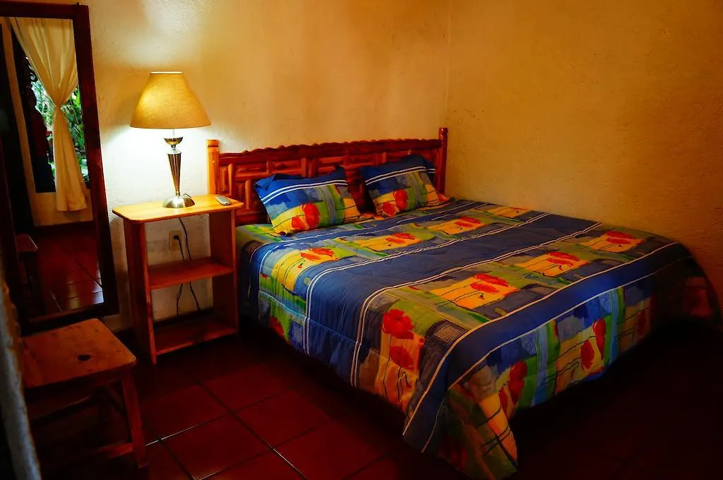 Hospedaje La Hoja-1