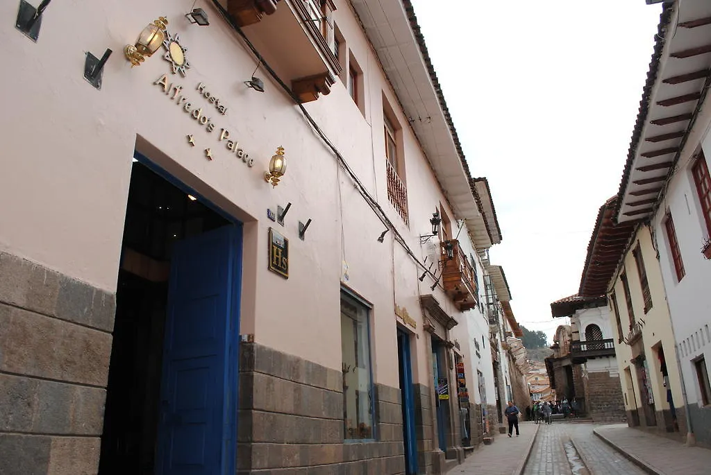 Hostal Alfredo's Palace-1