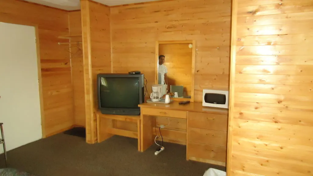 Dreamland Motel-1