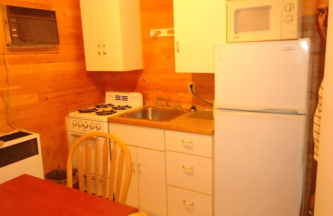 Dreamland Motel-1