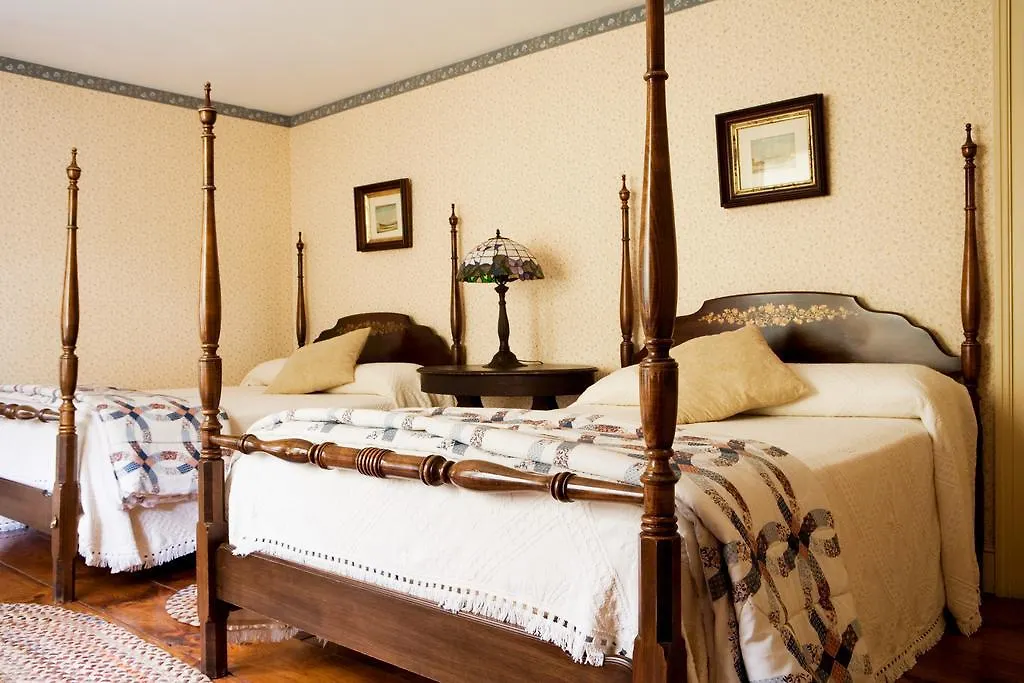 Winter Clove Inn & Resort-1