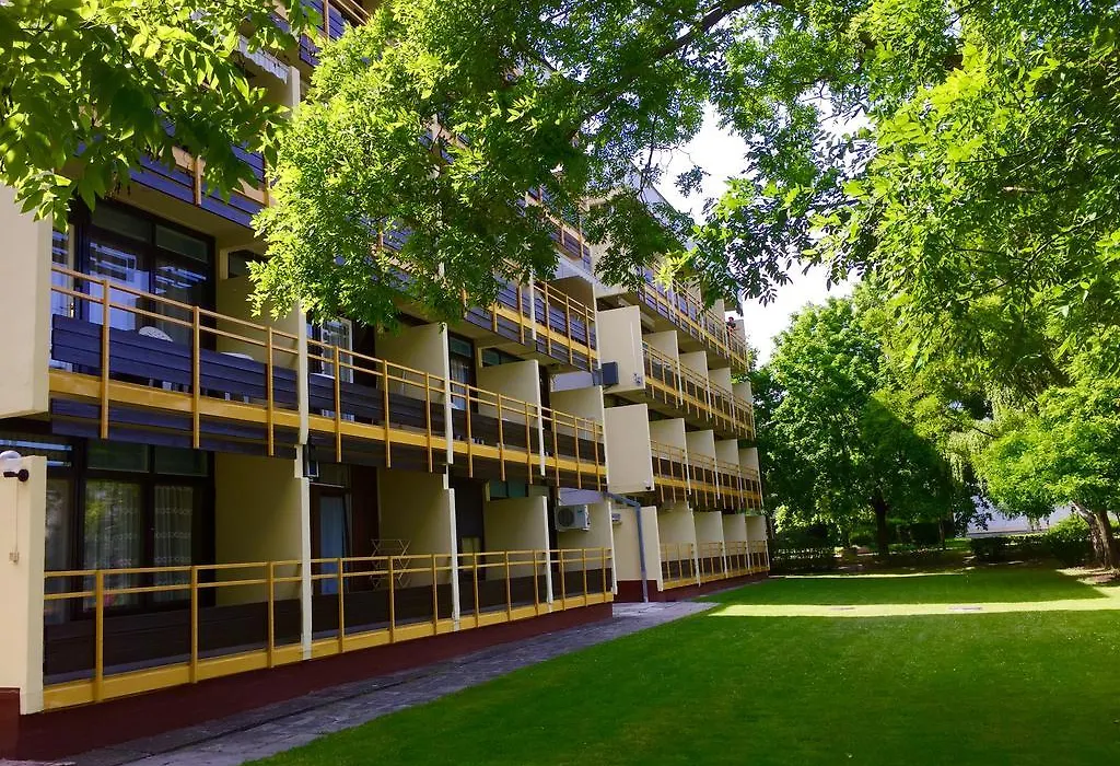 Kosztolányi Apartmanház-1